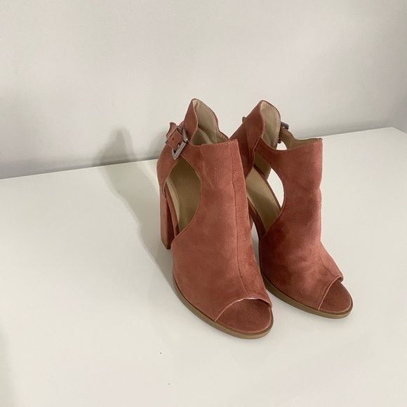 Wild Diva Lounge Elegant Peep-Toe Block Heel Sandals - Mauve - Picture 2 of 8